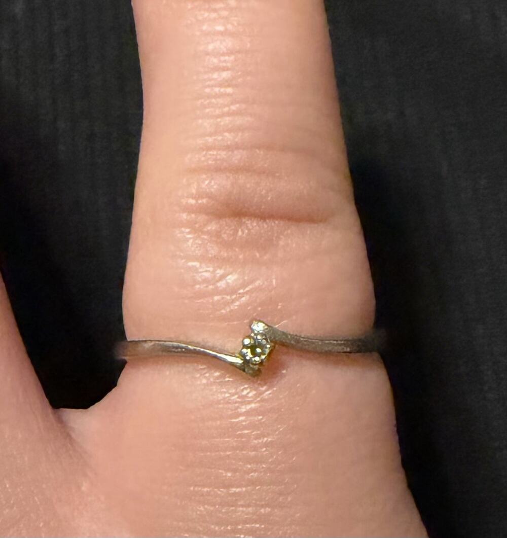 10k White Gold Ring Size 7.25 With Center Diamond